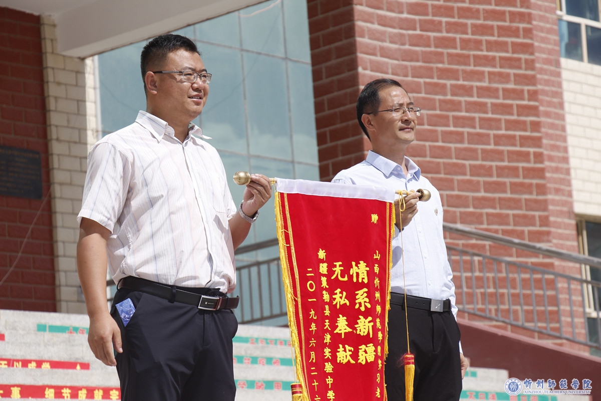 策勒县一中,三中为我院赴疆实习支教学生举行欢送会